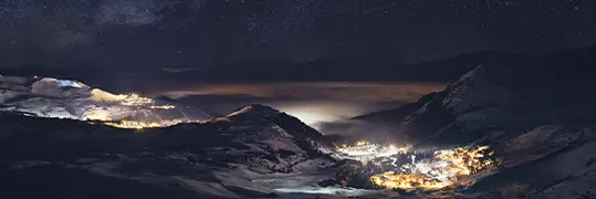 photo aérienne sur la station de la Plagne Soleil de nuit