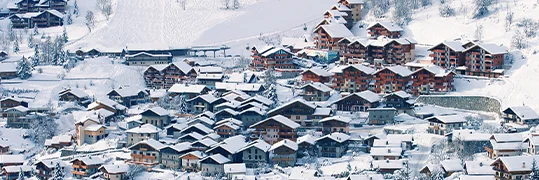 Vue aérienne sur la station de ski
