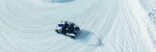 Activité de glisse sur une piste de ski