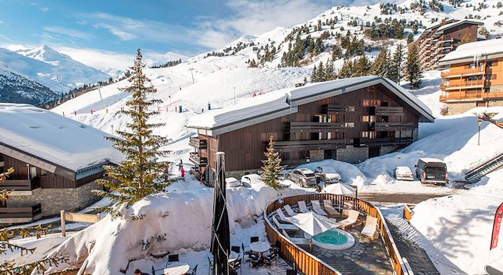 Station de ski sous la neige