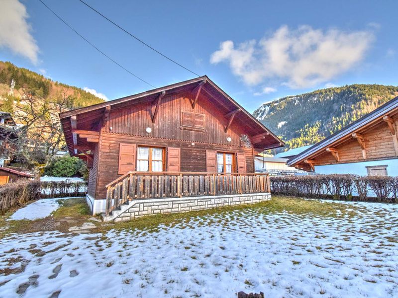 Chalet Morzine, 3 pièces, 5 personnes - Chalet Individuel avec Jardin à 600m du Centre de Morzine – 2 Chambres, Wifi, Parking FR-1-524-93 - Morzine