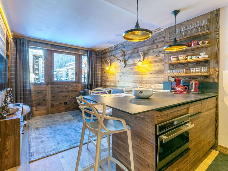 Appartement Val-d'Isère, 2 pièces, 2 personnes - Appartement de prestige au pied des pistes avec wifi, parking couvert, et balcon exposé Est FR-1-694 - Val d’Isère Centre