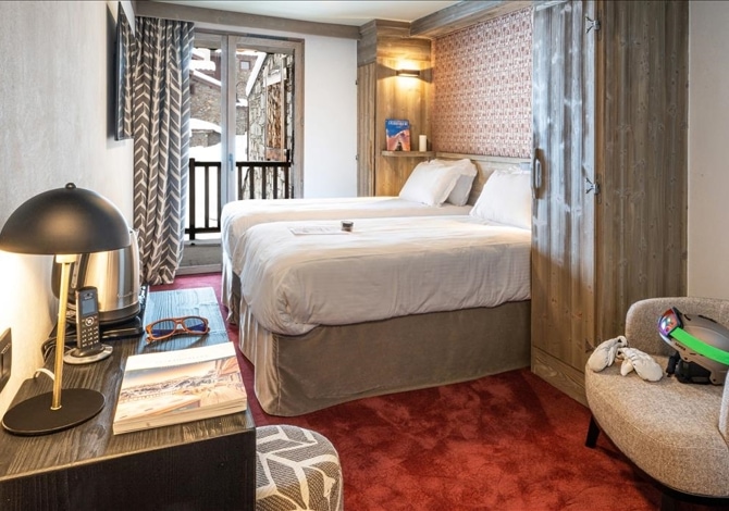 Chambre Classique 2 Adultes avec demi-pension et balcon avec vue sur la montagne - Hôtel L'Aigle du Montana 4* - Tignes 2100 Le Lac