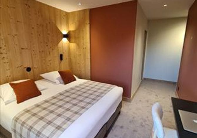 Chambre Supérieure pour 2 adultes en demi-pension - Hôtel L'auberge Ensoleillée - Saint François Longchamp