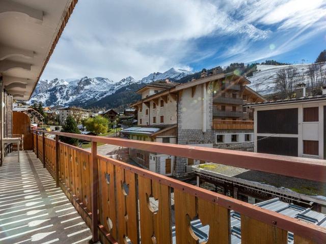 Charmant 4 pièces en centre village, proche pistes - 8 pers, Wifi, parking, balcon, animaux acceptés FR-1-437-48 - La Clusaz