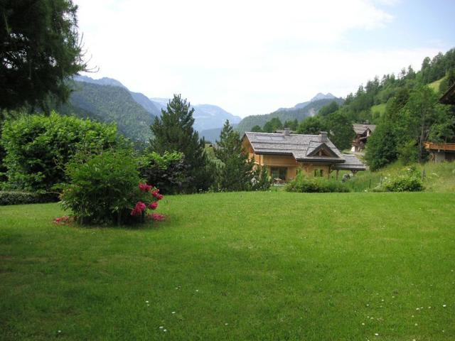 Rez de chalet calme avec terrasse - 2 chambres, proche pistes à La Clusaz FR-1-437-10 - La Clusaz