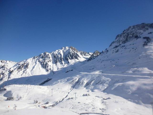 PIC DU MIDI - STUDIO CABINE 4 PERSONNES AVEC PARKING COUVERT - La Mongie