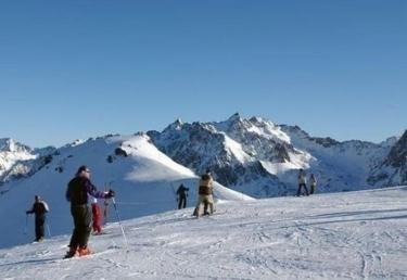 PIC DU MIDI - STUDIO CABINE 4 PERSONNES AVEC PARKING COUVERT - La Mongie