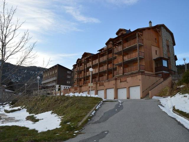 Appartement T3 aux Angles avec Balcon Sud-Est, 2 Chambres, Parking, Casier à Skis FR-1-593-3 - Les Angles