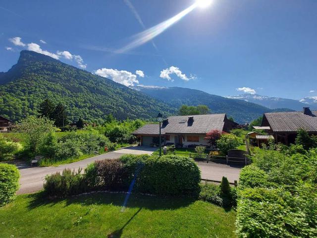 Appartement cosy avec balcon, proche centre village Samoëns, parking, WIFI, ski bus à 50m FR-1-624-4 - Samoëns