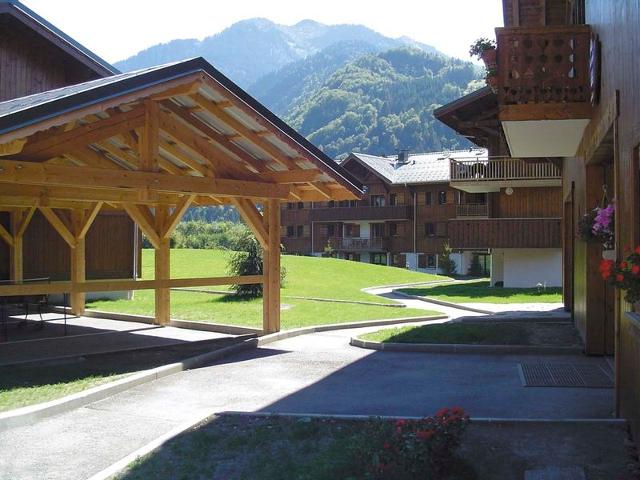 Duplex avec piscines et parking proche centre Samoëns FR-1-624-12 - Samoëns