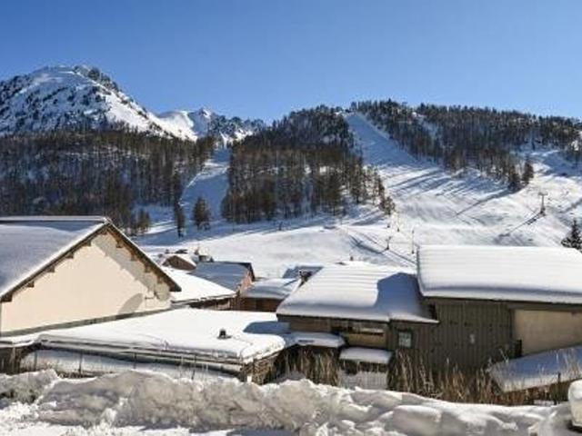 Studio ensoleillé avec balcon, parking et casier à skis au centre de Montgenèvre FR-1-266-186 - Montgenèvre