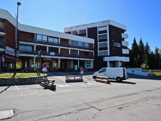 Grand studio avec balcon et piscine, pied des pistes à Chamrousse 1750 FR-1-549-90 - Chamrousse