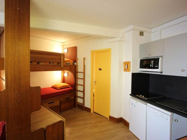 Studio au centre station, balcon sud, piscine, au pied des pistes. FR-1-549-91 - Chamrousse