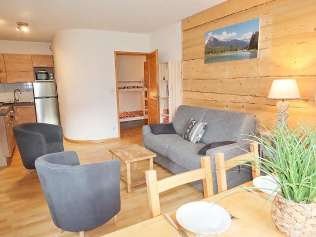 Appartement 42m² à Samoëns: piscines, balcon, parking, proche centre-village FR-1-624-117 - Samoëns