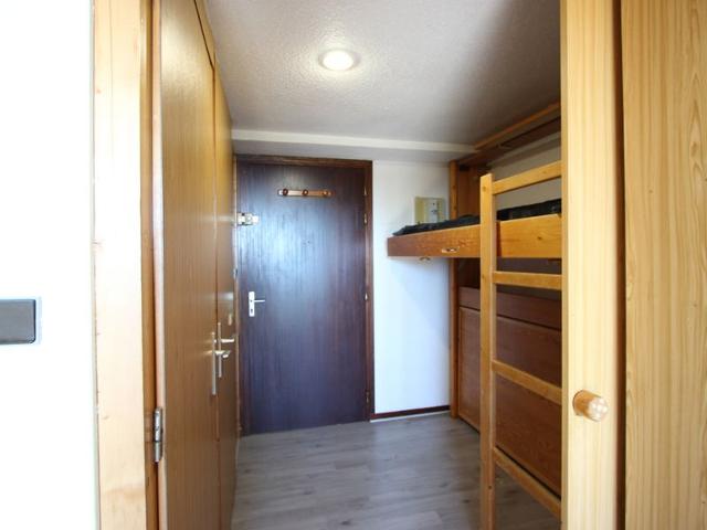 Studio cabine rénové avec parking couvert, balcon ouest et accès navette gratuite à Chamrousse FR-1-340-260 - Chamrousse