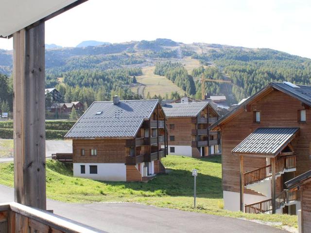 Appartement 6 pers, kitchenette équipée, vue montagne, piscine, La Joue du Loup FR-1-162-593 - La Joue du Loup