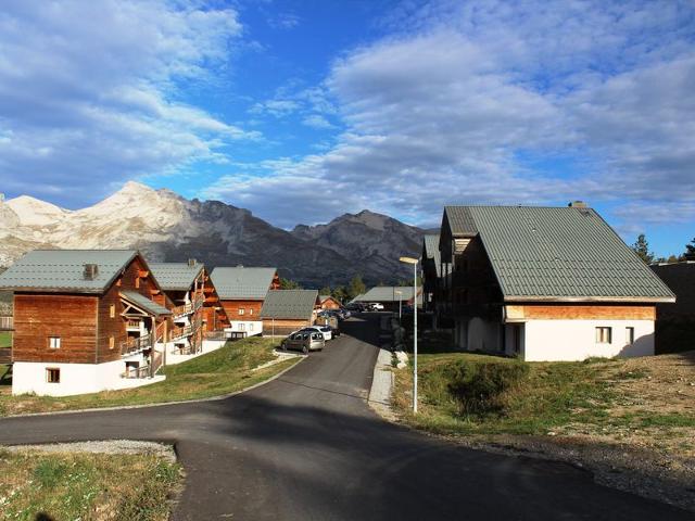 Appartement 6 pers, kitchenette équipée, vue montagne, piscine, La Joue du Loup FR-1-162-593 - La Joue du Loup