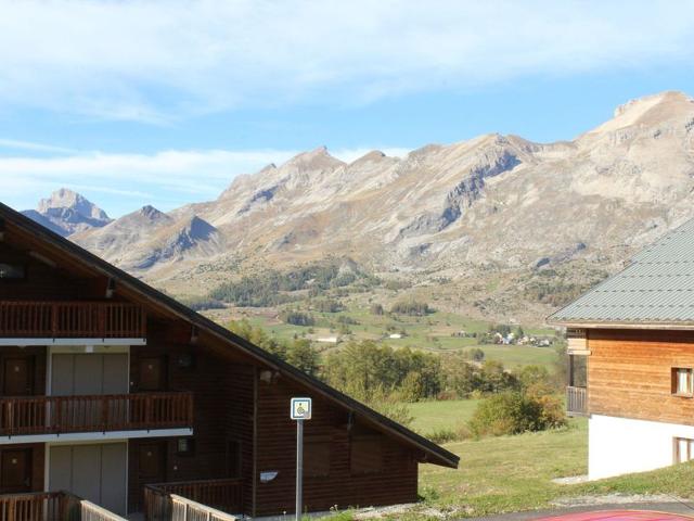 Appartement 6 pers, kitchenette équipée, vue montagne, piscine, La Joue du Loup FR-1-162-593 - La Joue du Loup