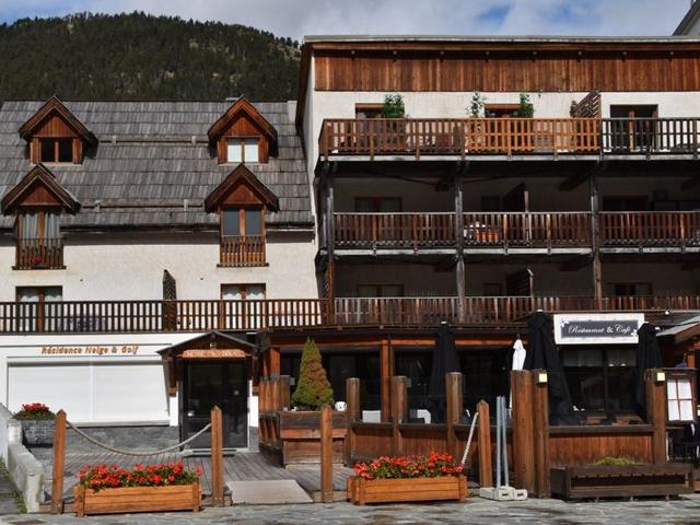 Studio avec grande terrasse face aux pistes, plein sud, animaux acceptés FR-1-266-196 - Montgenèvre