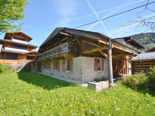 Chalet rénové 8 pers. proche centre et pistes avec parking FR-1-684-22 - Morzine