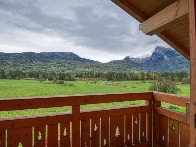 Duplex 2 chambres avec grande terrasse, animaux acceptés, à Samoëns FR-1-642-77 - Samoëns