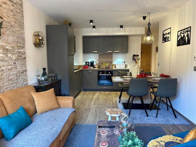 Moderne appartement 4 pers avec balcon sud, parking et WiFi - à 200m des pistes et navette FR-1-623- - Les Gets