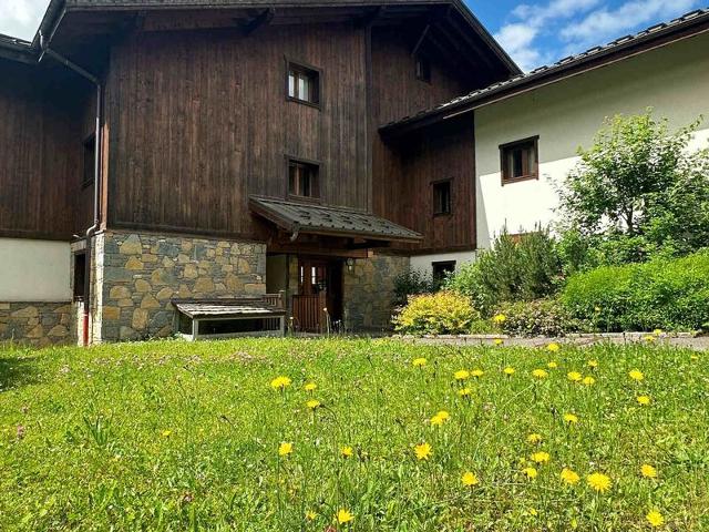 Duplex spacieux avec piscine couverte, balcon et parking, à 300m du centre et proche des pistes FR-1-624-137 - Samoëns