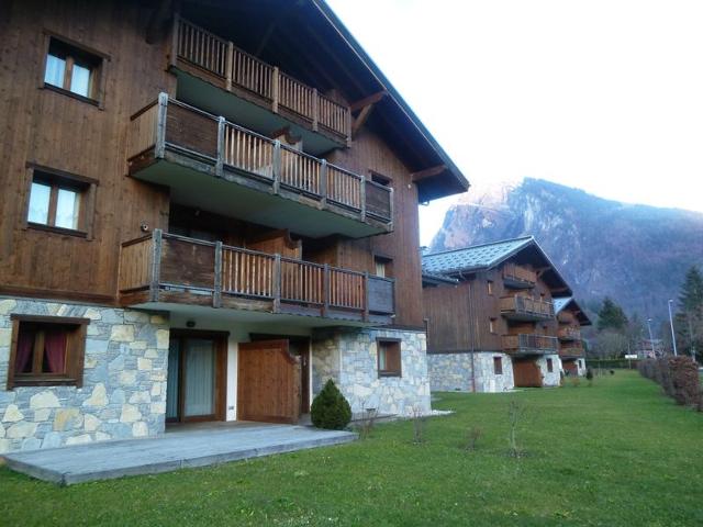 Duplex spacieux avec piscine couverte, balcon et parking, à 300m du centre et proche des pistes FR-1-624-137 - Samoëns