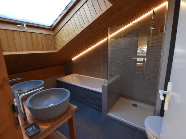 Chalet spacieux, skis aux pieds avec sauna, jacuzzi et salle de sport, proche centre et pistes FR-1-467-68 - Le Grand Bornand