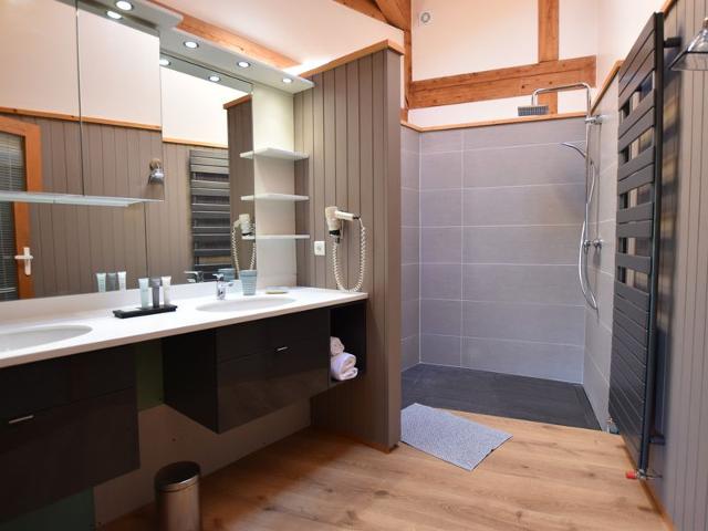 Chalet spacieux, skis aux pieds avec sauna, jacuzzi et salle de sport, proche centre et pistes FR-1-467-68 - Le Grand Bornand