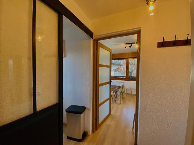 Appartement rénové au centre du village avec balcon et accès skibus FR-1-624-145 - Samoëns