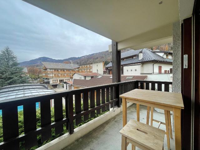 Appartement rénové au centre du village avec balcon et accès skibus FR-1-624-145 - Samoëns