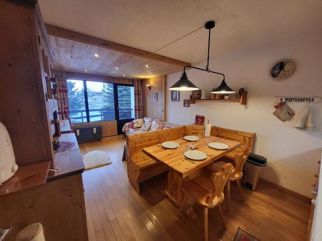 Appartement Chaleureux avec Balcon, Parking et Casier à Skis à Montgenèvre FR-1-266-220 - Montgenèvre