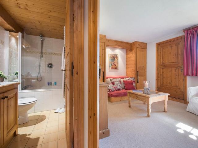 Chalet traditionnel à Courchevel 1850, vaste, bien situé, idéal pour familles, 10-11 pers. FR-1-575- - Courchevel 1850