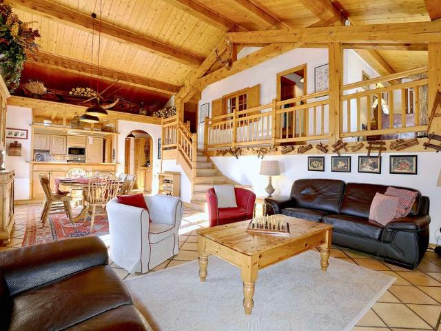 Chalet traditionnel à Courchevel 1850, vaste, bien situé, idéal pour familles, 10-11 pers. FR-1-575- - Courchevel 1850