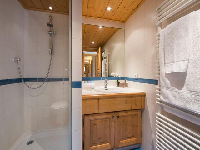 Chalet traditionnel à Courchevel 1850, vaste, bien situé, idéal pour familles, 10-11 pers. FR-1-575- - Courchevel 1850