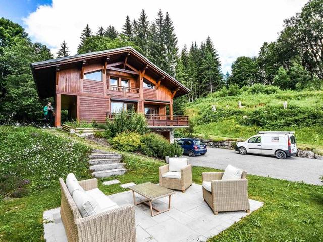 Chalet familial confortable 7 pers, 800m des pistes, terrasse, parking, WiFi, équipements modernes F - Les Gets