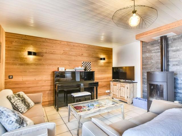 Chalet familial confortable 7 pers, 800m des pistes, terrasse, parking, WiFi, équipements modernes F - Les Gets