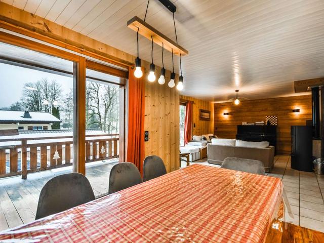 Chalet familial confortable 7 pers, 800m des pistes, terrasse, parking, WiFi, équipements modernes F - Les Gets