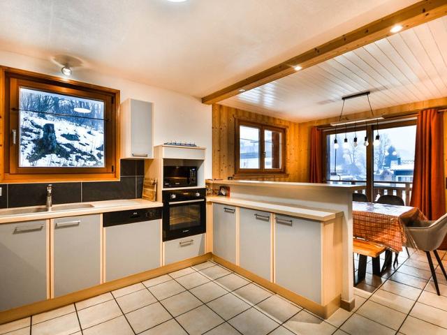 Chalet familial confortable 7 pers, 800m des pistes, terrasse, parking, WiFi, équipements modernes F - Les Gets