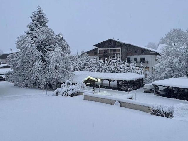 Charmant studio avec balcon exposé sud, casier à skis et parking, proche des pistes à Demi-Quartier - Megève