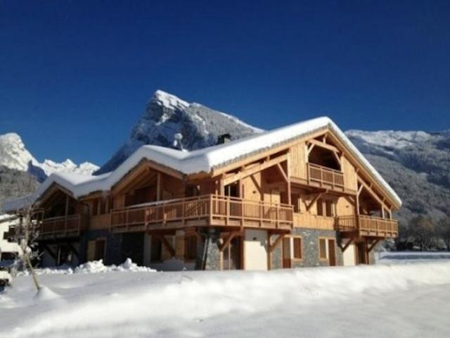 Charmant T5 au modernisme typique avec balcon et garage, cœur de Samoëns FR-1-624-153 - Samoëns