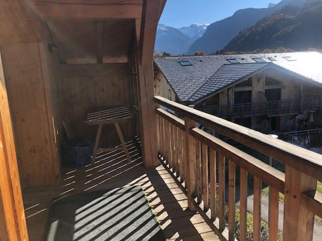 Charmant T5 au modernisme typique avec balcon et garage, cœur de Samoëns FR-1-624-153 - Samoëns