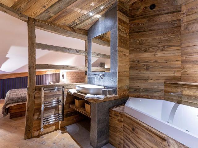 Appartement raffiné avec cheminée, balnéo et Wi-Fi à Val-d’Isère FR-1-694-44 - Val d’Isère Centre