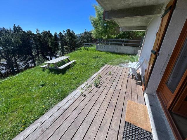 Appartement rénové avec terrasse, proche des pistes et équipements complets FR-1-593-113 - Les Angles