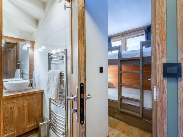 Appartement élégant avec cheminée et balcon, aux pieds des pistes et au cœur de Val-d'Isère FR-1-694 - Val d’Isère Centre