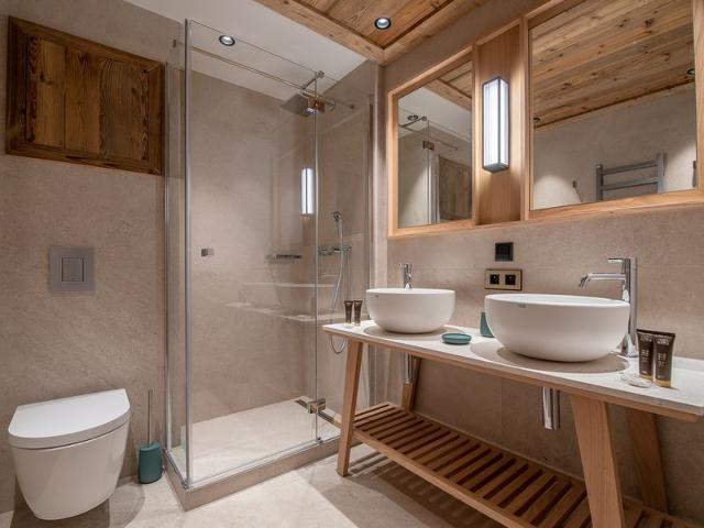 Chalet haut de gamme avec sauna, salle de jeux et 6 chambres à proximité des pistes et commerces FR-1-613-117 - Méribel Centre 1600 