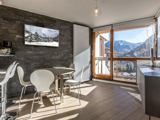 Appartement élégant contemporain avec balcon sud et wifi FR-1-694-170 - Val d’Isère Centre