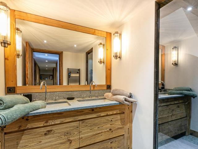 Luxueux appartement 5 pièces avec balcons et vues, proche pistes FR-1-694-354 - Val d’Isère Centre